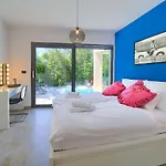 Modruna Vila *