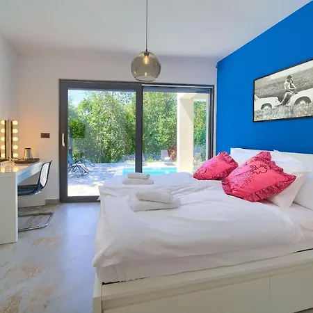 Modruna Villa *