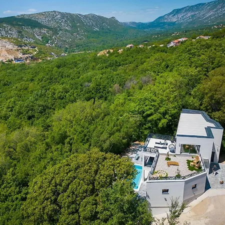 Modruna Villa