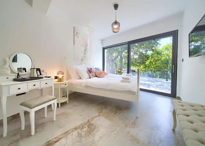 Modruna Willa Grižane